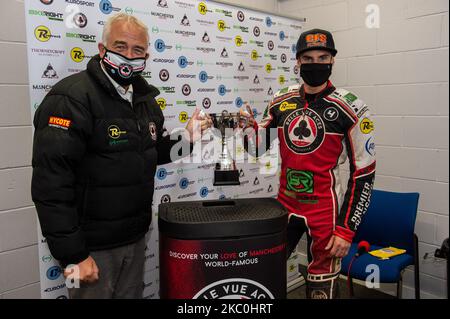 Belle Vue Co-Owner Robin Southwell presents Aces Skipper Steve Worrall with the winners trophy Belle Vue Bikerite Aces v ATPI All Stars, Premiership Challenge, National Speedway Stadium, Manchester, England on 24th September 2020. (Photo by Ian Charles/MI News/NurPhoto) Stock Photo