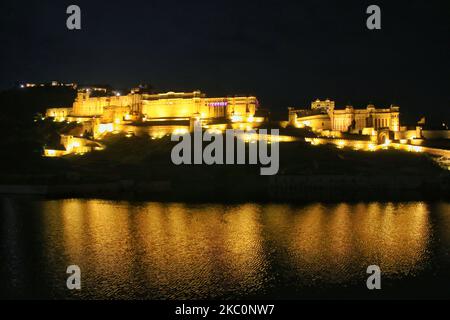 Historic Amer Fort illuminated on the occasion of World Tourism Day, in Jaipur, Rajasthan, India, on September 27, 2020. (Photo by Vishal Bhatnagar/NurPhoto) Stock Photo