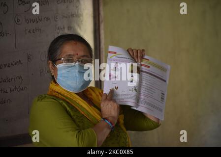 A Primary School teacher of Prabhat Madhyamik Vidhyalaya, a government based school teaching in classes along with face mask after six months of complete closure due to COVID-19 pandemic fear at Thankot, Kathmandu, Nepal on September 30, 2020. Schools started resuming its classes with a proper safety measures and standard guidelines concerned towards local government's decisions. (Photo by Narayan Maharjan/NurPhoto) Stock Photo