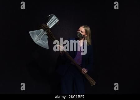 A staff member holds Thor's Stormbreaker axe prop used in Marvel Studios’ Avengers: Infinity War (2018) and Marvel Studios’ The Avengers: Endgame (2019). estimate: £15,000-20,000 during the photo call for Bonhams’ Entertainment Memorabilia sale, on October 08, 2020 in London, England. (Photo by WIktor Szymanowicz/NurPhoto) Stock Photo