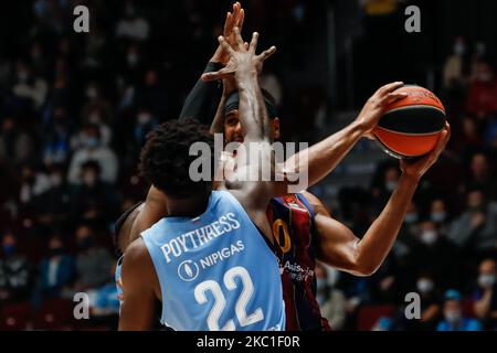 Brandon Davies (C) of Barcelona in action against Alex Poythress (22) of Zenit St Petersburg during the EuroLeague Basketball match between Zenit St Petersburg and FC Barcelona on October 9, 2020 at Yubileyny Sports Palace in Saint Petersburg, Russia. (Photo by Mike Kireev/NurPhoto) Stock Photo