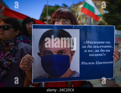 A lady holds a poster with an image of the journalist, Milen Tsvetkov, as she takes part in 100th Day of Anti-government protest outside Burgas Town Hall. Bulgarians have been demonstrating in Sofia and around the country for 100 evenings in a row, demanding the resignations of Prime Minister Boyko Borissov and Prosecutor General Ivan Geshev. On Friday, October 16, 2020, in Burgas, Bulgaria. (Photo by Artur Widak/NurPhoto) Stock Photo