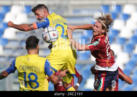 Filip Djordjevic, Niko Kirwan during the Serie BKT match between Reggiana and Chievo Verona at Mapei Stadium - Citt del Tricolore on October 17, 2020 in Reggio Emilia, Italy. (Photo by Emmanuele Ciancaglini/NurPhoto) Stock Photo