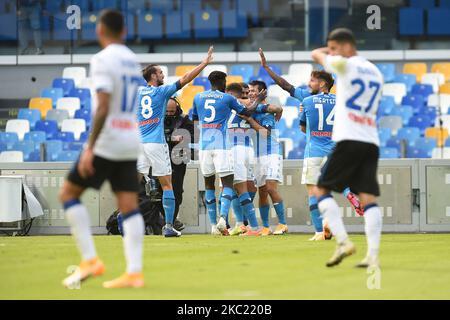 Hirving Lozano of SSC Napoli celebrates with team mates during the Serie A match between SSC Napoli and Atalanta BC at Stadio San Paolo Naples Italy on 17 Ottobre 2020. (Photo by Franco Romano/NurPhoto) Stock Photo