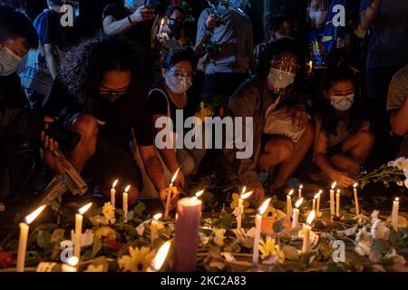 Friends and several supporters of Filipino activist Reina Mae gather along Katipunan Ave. in Quezon City on Wednesday evening, at a mural dedicated in memory of baby River Nasino. Participants light candles and offer flowers and stand in solidarity with Reina Mae Nasino in her time of grief, and to demand the release of other political prisoners. Quezon City, Manila, Philippines, October 21, 2020. (Photo by Mohd Sarajan/NurPhoto) Stock Photo