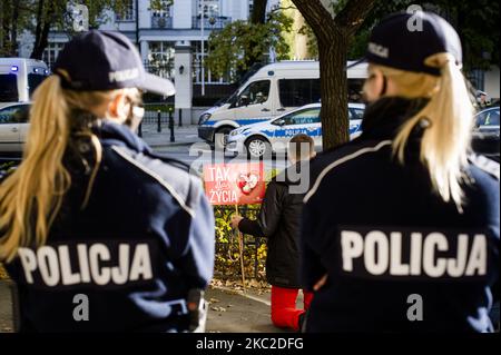 Men holding 'yes for life' sign during anti-abortion prayers while The Constitutional Court was deciding to ban abortions for fetal indications, in Warsaw, Poland, on October 22, 2020. Outside of the the court activists from both sides gathered in prayers for the judges to introduce the ban or in protest against limiting women reproductive rights. (Photo by Piotr Lapinski/NurPhoto) Stock Photo