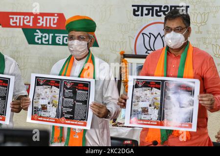 Jaipur: Rajasthan BJP President Satish Poonia with Union Minister Arjun Ram Meghwal during a press conference, in Jaipur, Rajasthan, India, on October 23, 2020.(Photo by Vishal Bhatnagar/NurPhoto) Stock Photo