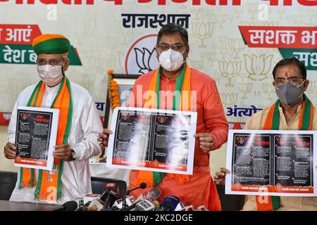 Jaipur: Rajasthan BJP President Satish Poonia with Union Minister Arjun Ram Meghwal during a press conference, in Jaipur, Rajasthan, India, on October 23, 2020.(Photo by Vishal Bhatnagar/NurPhoto) Stock Photo