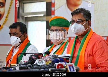 Jaipur: Rajasthan BJP President Satish Poonia with Union Minister Arjun Ram Meghwal during a press conference, in Jaipur, Rajasthan, India, on October 23, 2020.(Photo by Vishal Bhatnagar/NurPhoto) Stock Photo