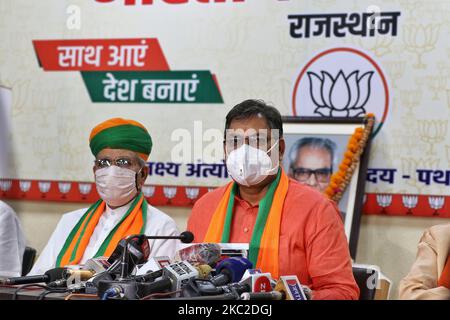 Jaipur: Rajasthan BJP President Satish Poonia with Union Minister Arjun Ram Meghwal during a press conference, in Jaipur, Rajasthan, India, on October 23, 2020.(Photo by Vishal Bhatnagar/NurPhoto) Stock Photo