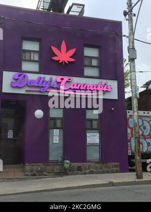 Shop selling cannabis and marijuana paraphernalia in Toronto, Ontario, Canada. (Photo by Creative Touch Imaging Ltd./NurPhoto) Stock Photo