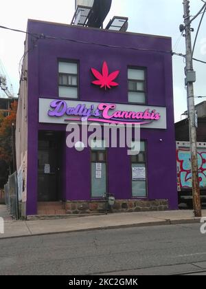 Shop selling cannabis and marijuana paraphernalia in Toronto, Ontario, Canada. (Photo by Creative Touch Imaging Ltd./NurPhoto) Stock Photo