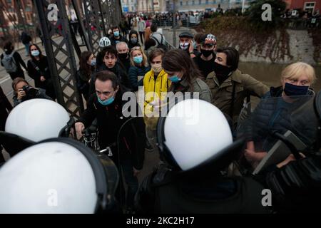 Women from Wroclaw, Poland, on October 23, 2020 demonstrated in protest against the anti-abortion act introduced by the Polish government. (Photo by Krzysztof Zatycki/NurPhoto) Stock Photo