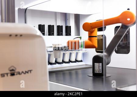 STORANT's artificial intelligence barista robot is demonstrating the process of making coffee during AI Expo Korea at Coex on October 27, 2020 in Seoul, South Korea. STORANT has developed and commercialized the world's finest smart barista system, in which robots manufacture coffee and transmit it to tables with customers. By December 2020, 15 stores will be opened in major cities nationwide. (Photo by Chris Jung/NurPhoto) Stock Photo