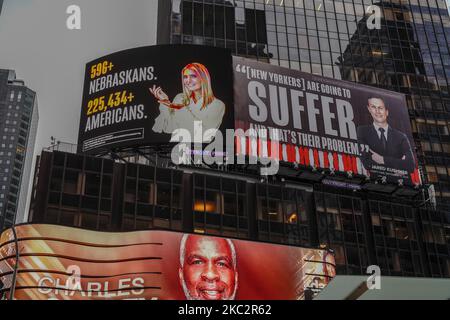 Lincoln Project Billboard that depicts Ivanka trump presenting the number of New Yorkers and americans who have died of Covid-19 and Jared Kushner next to a Vanity Fair quote.New York City continues Phase 4 of re-opening following restrictions imposed to slow the spread of coronavirus on October 27, 2020 in New York City. The fourth phase allows outdoor arts and entertainment, sporting events without fans and media production. (Photo by John Nacion/NurPhoto) Stock Photo