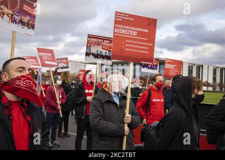 People and employees of the event industry attend a demonstration under the motto Alarmstufe Rot (Alarm level red) to protest against measures considered too hard and damaging of the sector and demand government assistance during the second wave of the coronavirus pandemic on October 28, 2020 in Berlin, Germany. (Photo by Emmanuele Contini/NurPhoto) Stock Photo