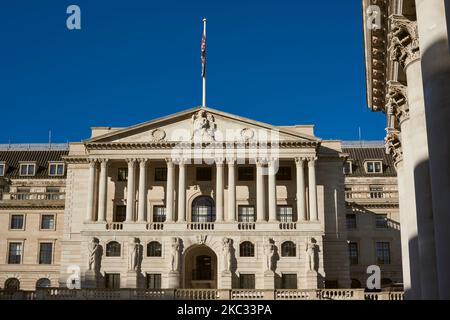 The Bank of England building on Threadneedle St, in the City of London, Great Britain Stock Photo
