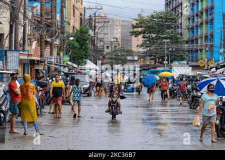 A scene from Tondo, Manila before Typhoon Goni. Metro Manila, Philippines on November 1, 2020. Super Typhoon Goni, the world's most powerful storm in four years, crashed through the Philippines on Sunday, smashing buildings, toppling trees, and causing floods and mudslides. (Photo by Mohd Sarajan/NurPhoto) Stock Photo