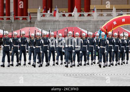 Tri-service honour (honor)guards perform during an event promoting patriotic education and recruiting new members for military organisations and institutes, at the landmark Liberty Square, in Taipei City, Taiwan, on 7 November 2020. The honour guards are comprised of members of the Air Force, Navy and the Army. (Photo by Ceng Shou Yi/NurPhoto) Stock Photo