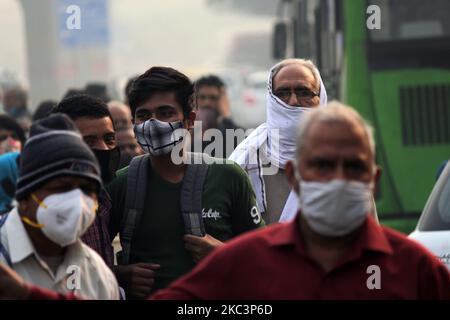 People use masks as a precautionary measure against Covid-19 as well as deteriorating air quality under heavy smog conditions near INA Market in New Delhi on November 9, 2020. The national capital's air quality remained ''severe'' for the fifth consecutive day with AQI reading of 474, with calm wind speed exacerbating the effect of stubble burning. (Photo by Mayank Makhija/NurPhoto) Stock Photo
