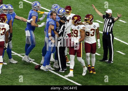 Umpire Carl Paganelli (124) gestures during an NFL football game between  the San Francisco 49ers and the Seattle Seahawks, Sunday, Sept. 18, 2022,  in Santa Clara, Calif. (AP Photo/Scot Tucker Stock Photo - Alamy