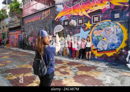 tourists-taking-photos-at-the-