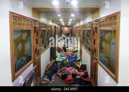 People sleep on the deck of a passenger ferry as they traveling from Dhaka to southern part, in Barishal, Bangladesh on November 28, 2020. (Photo by Rehman Asad/NurPhoto) Stock Photo