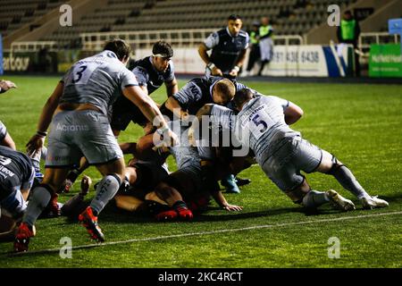 Falcons players drive for the line during the Gallagher Premiership match between Newcastle Falcons and Sale Sharks at Kingston Park, Newcastle on Friday 27th November 2020. (Photo by Chris Lishman/MI News/NurPhoto) Stock Photo