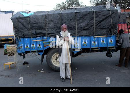 A farmer stands in front of his tractor at the blocked national highway during a protest against the Centre's new farm laws at Singhu border near Delhi, India on November 28, 2020. Farmers from Punjab, Haryana and other states are scheduled to reach the national capital through five highways connecting the city as part of their 'Delhi Chalo' march call. (Photo by Mayank Makhija/NurPhoto) Stock Photo