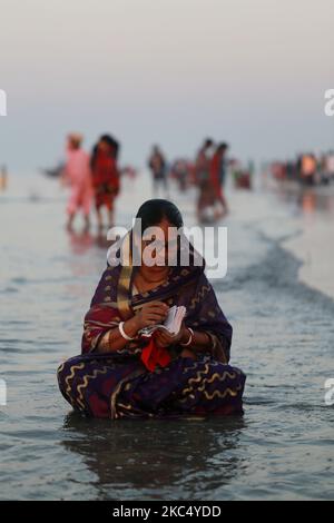 Perform Rituals Hindu devotees perform rituals on the occasion of Mahalaya, an ...