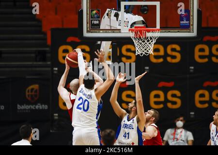 20 Ida Zalmanson of Israel blocking 77 Damian Kulig of Poland during the FIBA EuroBasket 2022 Qualifiers match of group A between Israel and Poland at Pabellon Municipal de Sant Luis, Valencia. On 30th of November, Spain. (Photo by Xavier Bonilla/NurPhoto) Stock Photo