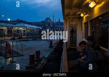 Daily life in Istanbul, Turkey on December 11, 2020. As part of the measures against the spread of COVID-19, Turkish government ordered all restaurants and cafes to switch to takeaway and delivery service. People mostly socialize and spend their free time at the seasides. (Photo by Erhan Demirtas/NurPhoto) Stock Photo