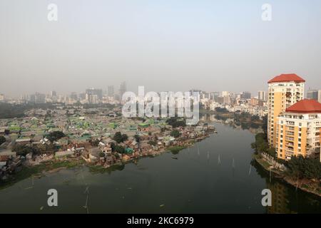 A top view of Korail slum in Dhaka Bangladesh on December 21, 2020. (Photo by Kazi Salahuddin Razu/NurPhoto) Stock Photo