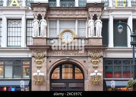 NEW YORK - .22 OCT 2022: Closeup of the RH Macy on the company's flagship store in Manhattan. Stock Photo