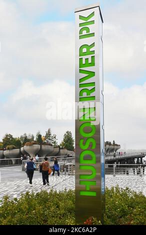 NEW YORK - 24 OCT 2022: Hudson River Park sign with Little Island in the background. Stock Photo