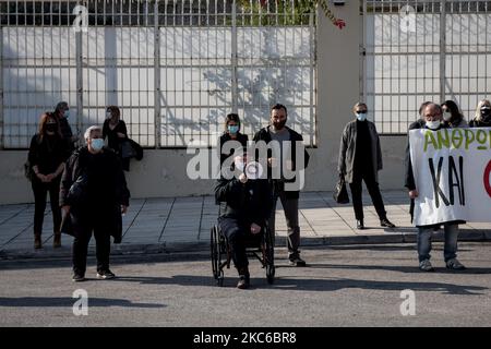 The Greek opposition of SYRIZA protest front of Koridallos prisons for support to the prisoners, for better health measures for Coronavirus (Covid-19) in Athens, Greece on December 23, 2020. (Photo by Nikolas Kokovlis/NurPhoto) Stock Photo