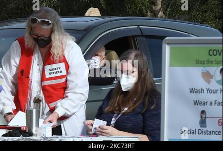 A health worker prepares to administer the Moderna COVID-19 vaccine to a man in a car at a drive-thru vaccination event for residents 65 and older at Dewey O. Boster Park and Sports Complex on January 7, 2021 in Deltona, Florida. Employees of Volusia County and the Florida Department of Health provided 1,000 vaccinations on day one of the appointment-only, two-day event, as Florida officials reported 19,816 new coronavirus cases, its highest single-day case total since the coronavirus pandemic began. (Photo by Paul Hennessy/NurPhoto) Stock Photo