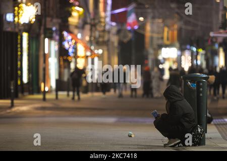 A begger seen on Grafton Street in Dublin city center on a cold winter evening. On Thursday, January 7, 2021, in Dublin, Ireland. (Photo by Artur Widak/NurPhoto) Stock Photo