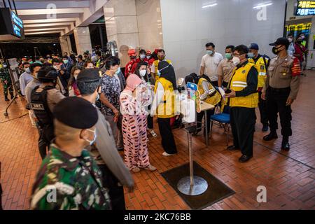 Sriwijaya Air Plane SJ 182 crash at Seribu Island-Jakarta. Family member visiting crisis center at Terminal 2 Sukarno Hatta to find out the faith of their family, in Jakarta, Indonesia, on January 9, 2021. (Photo by Donal Husni/NurPhoto) Stock Photo