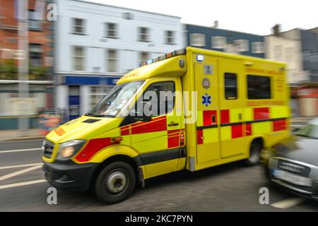 An ambulance seen in Dublin city center, during Ireland's third national lockdown. in Dublin city centre during Level 5 Covid-19 lockdown. Ireland's health service is potentially facing the most challenging week in its history with the number of Covid-19 patients requiring intensive care treatment having risen sharply since the end of December. The Department of Health reported this evening 1,975 Covid-19 patients were in hospital with the virus across the country, of which 200 are in intensive care. On Monday, 18 January, 2021, in Dublin, Ireland. (Photo by Artur Widak/NurPhoto) Stock Photo