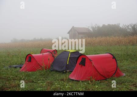 Tents in which refugees slept over the night are seen in a field close to the Serbia-Croatia border, between Berkasovo and Bapska on September 26, 2015. A record number of refugees from the Middle East, Africa and Asia are using the so-called Balkans route to enter the EU. (Photo by Beata Zawrzel/NurPhoto) Stock Photo