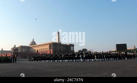 Indian Armed Force personnel during the Beating Retreat ceremony rehearsals ahead of the Republic Day parade, at Raisina Hills on January 21, 2021 in New Delhi, India. The Beating Retreat ceremony, organised at the Vijay Chowk on January 29 every year, marks the culmination of the four-day-long Republic Day celebrations. The ceremony includes performance by the bands of three wings of the military - Indian Army, Indian Navy and Indian Air Force at Raisina Hills. (Photo by Mayank Makhija/NurPhoto) Stock Photo