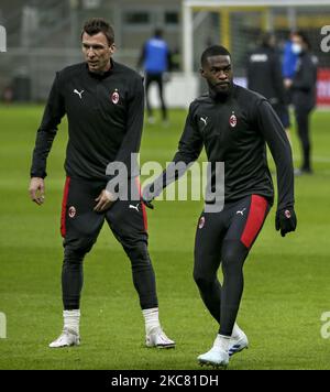 Fikayo Tomori of AC Milan and Mario Mandzukic in action before the Serie A match between AC Milan and Atalanta BC at Stadio Giuseppe Meazza on January 23, 2021 in Milan, Italy. (Photo by Giuseppe Cottini/NurPhoto) Stock Photo