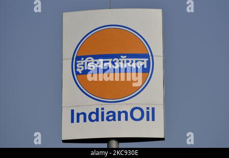 Indian Oil buys 30 lakh barrels of crude oil that Russia offered at steep  discount | Zee Business