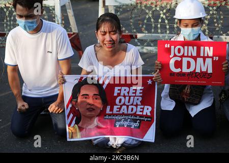 A Myanmar protester cries in front of armoured vehicles during a demonstration against the military coup outside the Central Bank in Yangon, Myanmar on February 15, 2021. (Photo by Myat Thu Kyaw/NurPhoto) Stock Photo