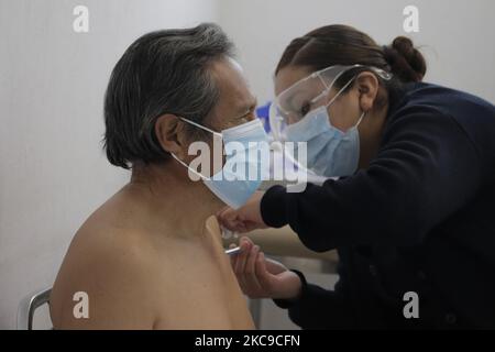 Medical personnel immunize older adults at a health center in the municipality of Milpa Alta, Mexico City, where the AstraZeneca and Oxford University vaccine were administered against COVID-19 for people aged 60 years and over. (Photo by Gerardo Vieyra/NurPhoto) Stock Photo