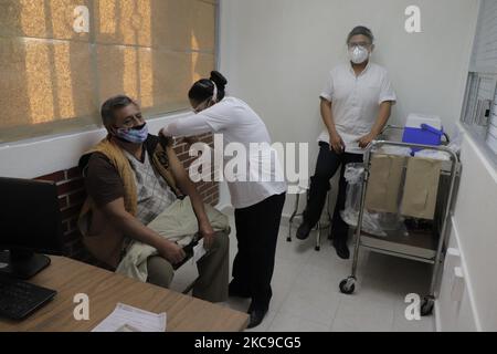 Medical personnel immunize older adults at a health center in the municipality of Milpa Alta, Mexico City, where the AstraZeneca and Oxford University vaccine were administered against COVID-19 for people aged 60 years and over. (Photo by Gerardo Vieyra/NurPhoto) Stock Photo