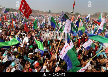 Activists and Supporters gather during Left-Congress and Indian Secular Front (ISF) joint Election Campaign rally ahead of West Bengal assembly polls at Brigade Parade Ground in Kolkata on February 28,2021. (Photo by Debajyoti Chakraborty/NurPhoto) Stock Photo