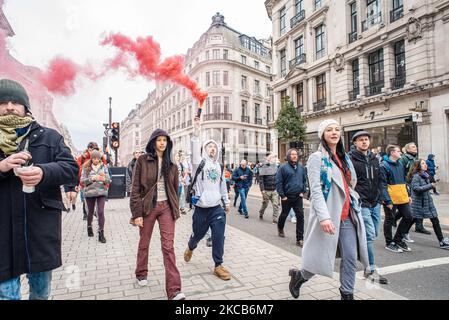 Protesters walking down Regent Street during a protest against lockdown measures in London, UK, on March 20, 2021. (Photo by Giulia Spadafora/NurPhoto) Stock Photo