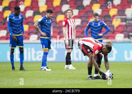 Ivan Toney of Brentford scores during the Sky Bet Championship match between Brentford and Nottingham Forest at the Brentford Community Stadium, Brentford on Saturday 20th March 2021. (Photo by Federico Maranesi/MI News/NurPhoto) Stock Photo